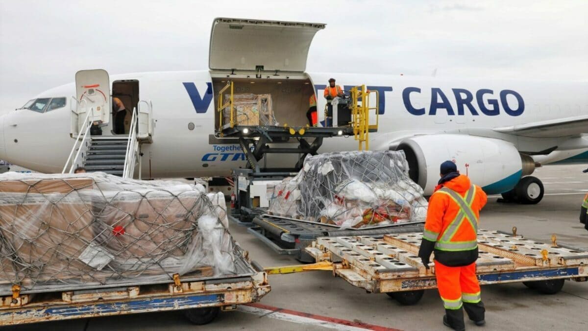 Умови EXW передбачають більшу відповідальність одержувача, тому важливо, щоб підприємці або посередники мали досвід у доставці та імпорті - DiFFreight