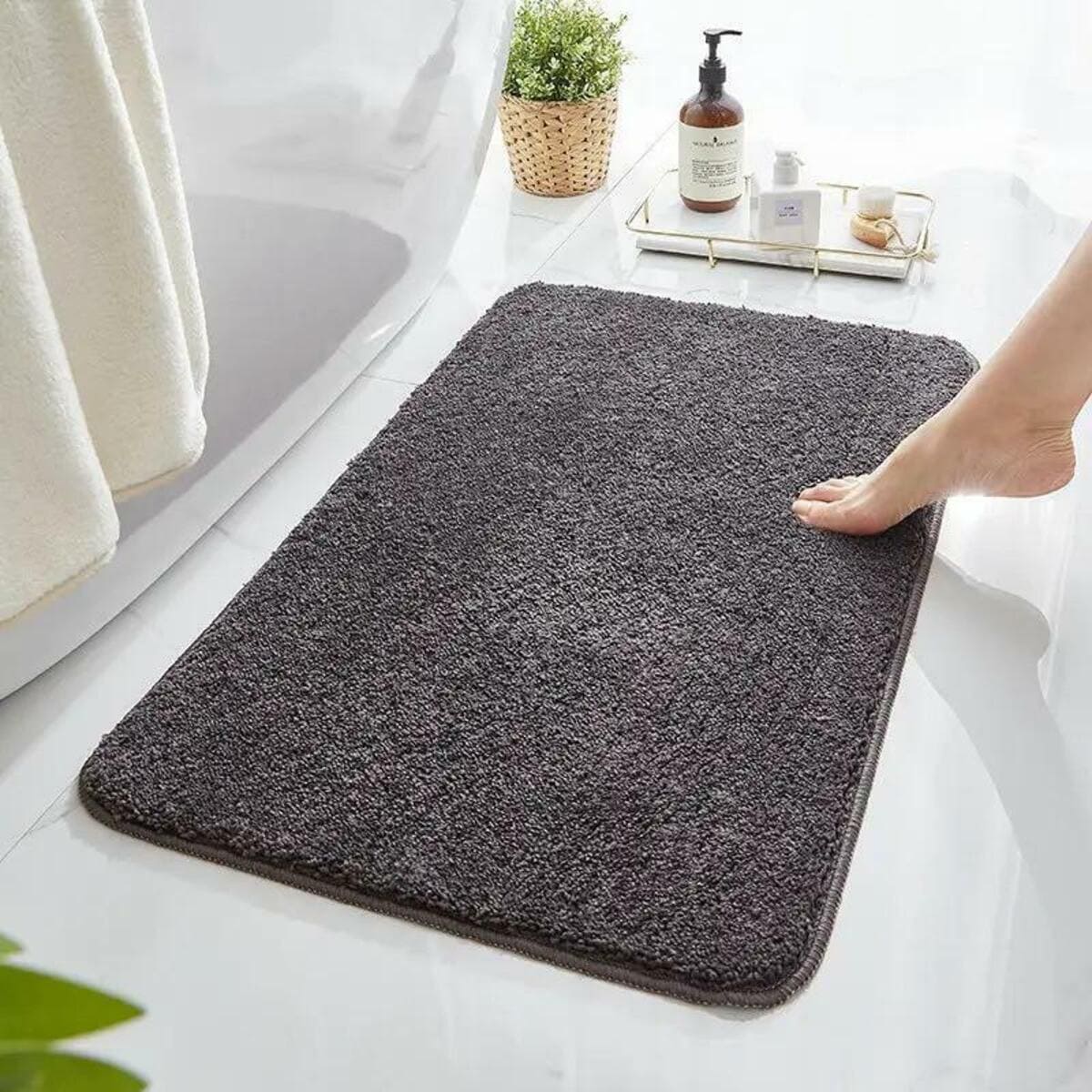 I recommend choosing mats with a non-slip base, they are very popular among consumers - DiFFreight