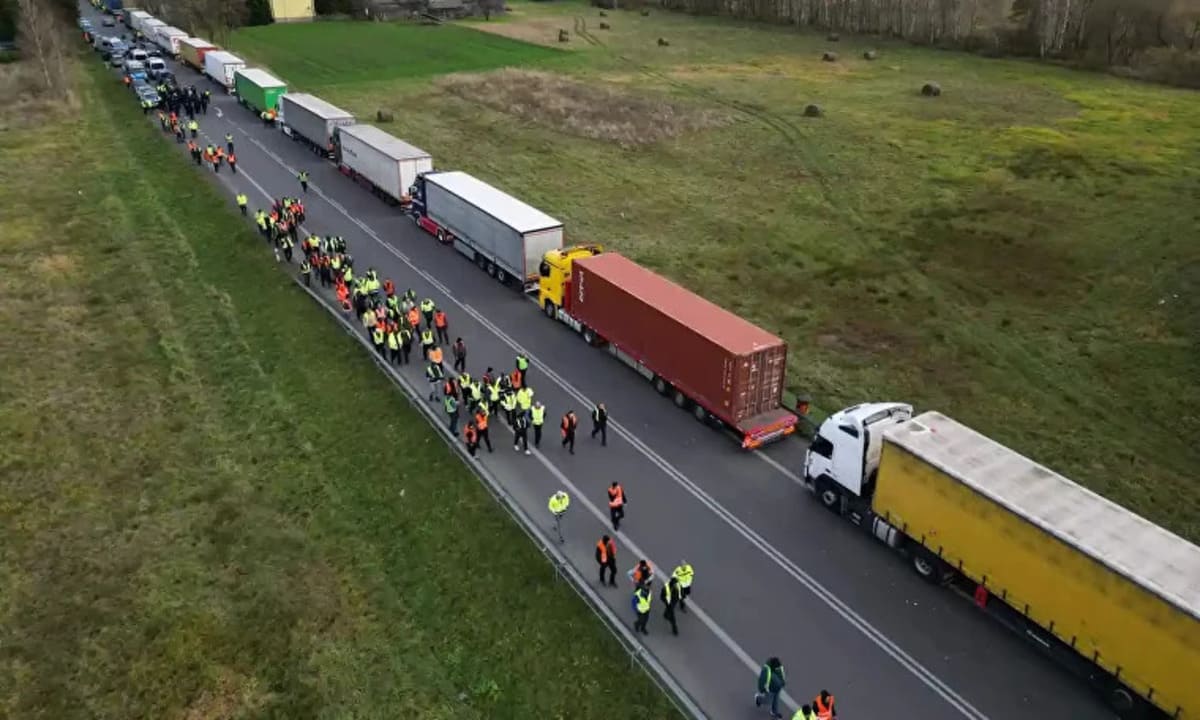 Trucks near the Polish-Ukrainian border in Dorohusk - DiFFreight