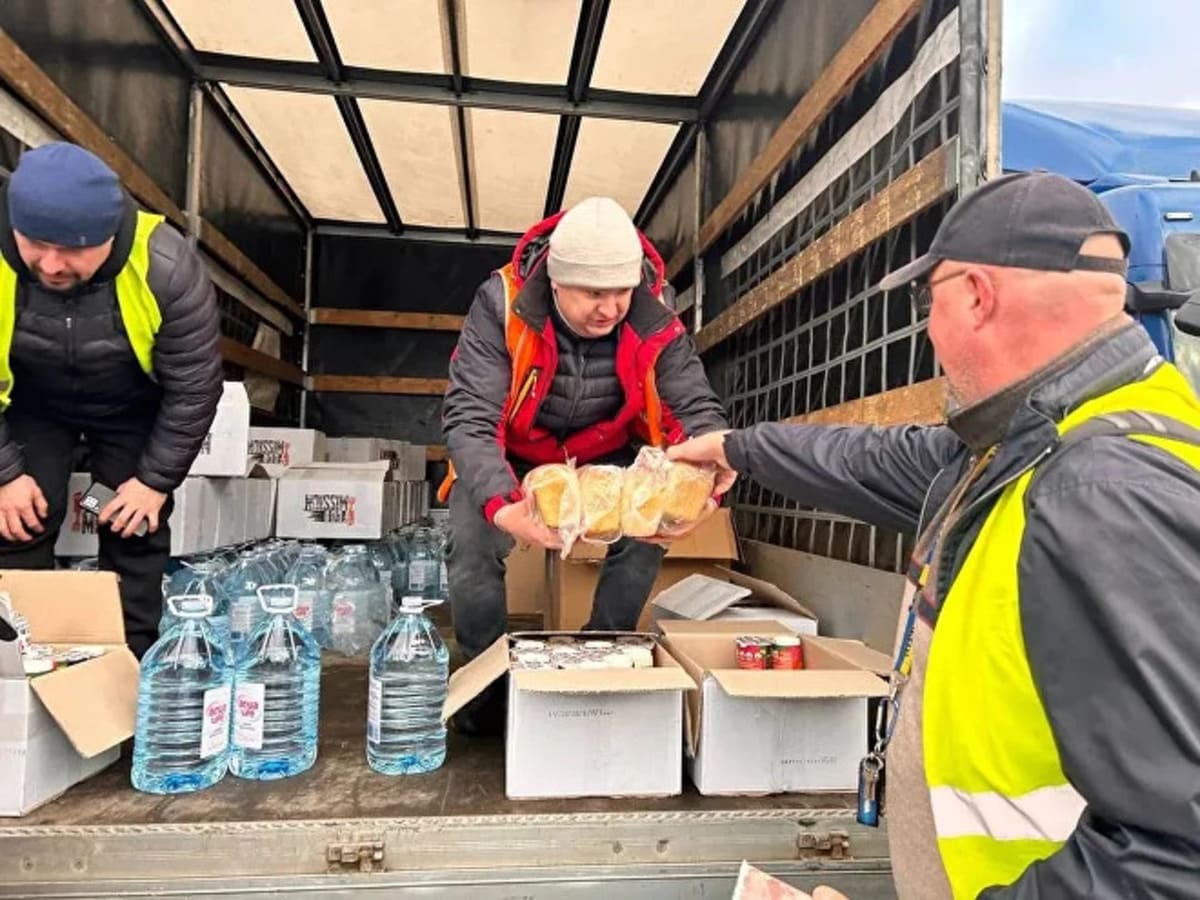 Ukrainian drivers stranded in Poland receive food and humanitarian aid - DiFFreight