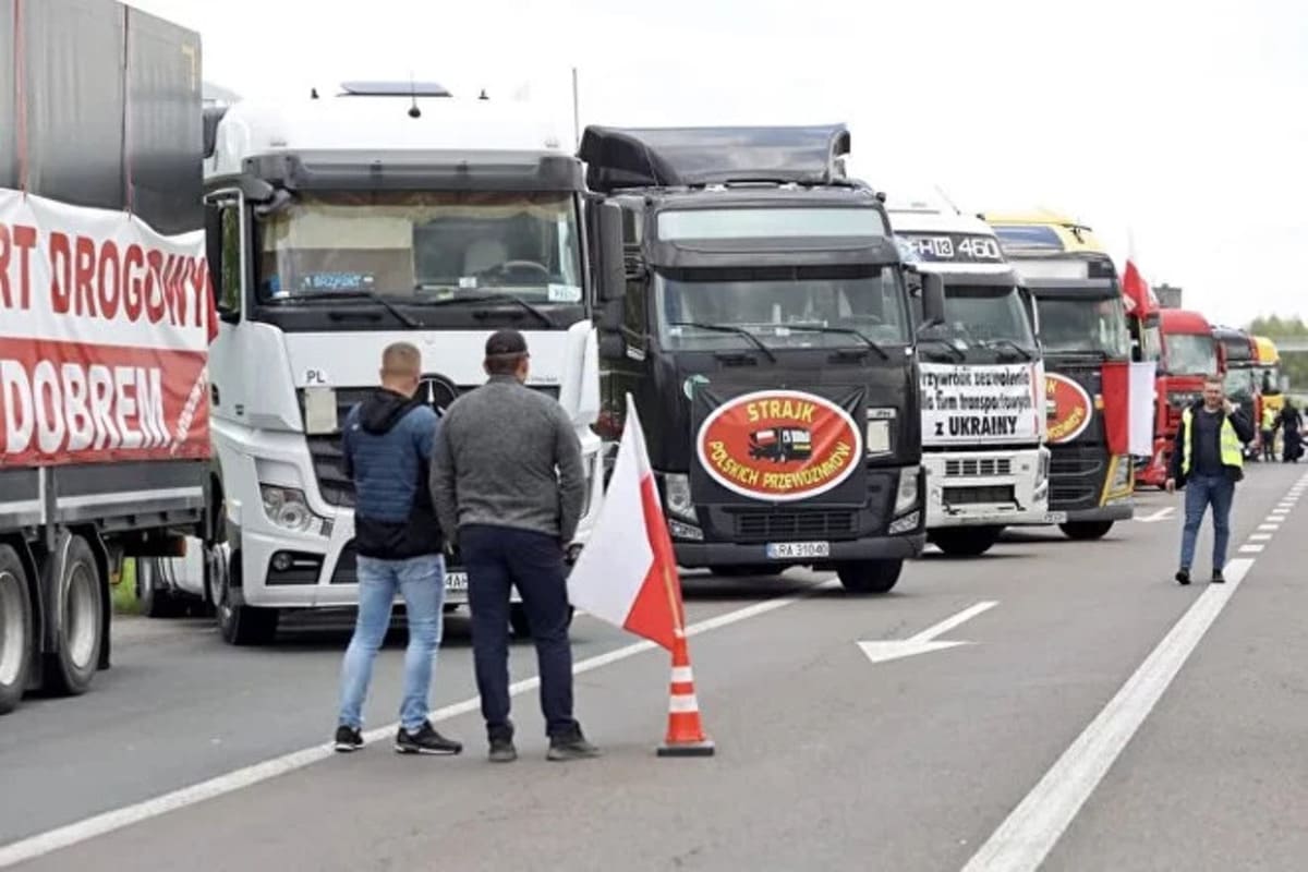 Страйк польських перевізників: причини та наслідки ситуації на кордоні з Польщею